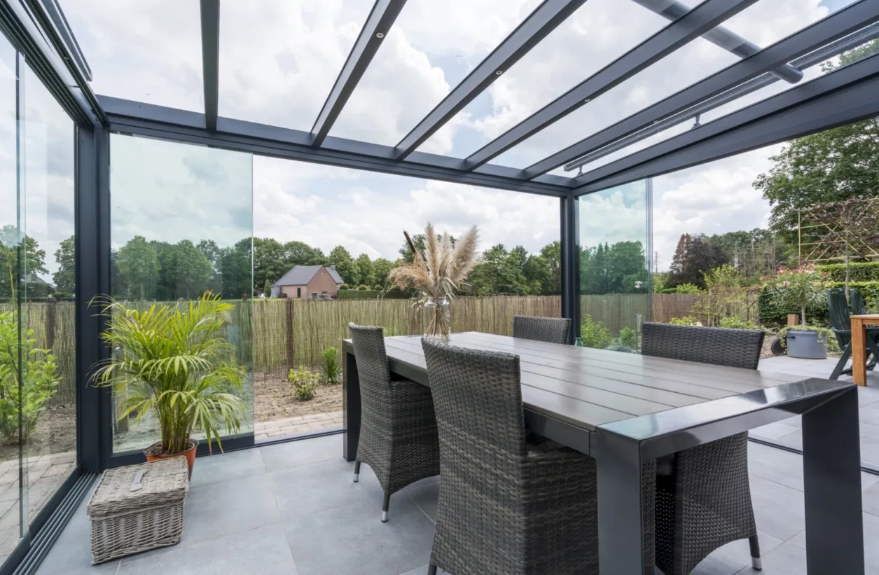 Hliníková pergola Pigato s makrolonovým zastřešením